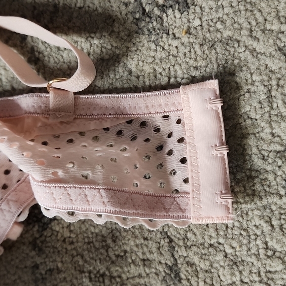 Vince Camuto 34B Pink Lace Mesh Bra Wired - Picture 5 of 5